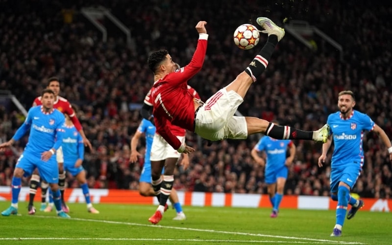 Kỹ thuật vô lê là gì? Sở hữu bí quyết làm nên bàn thắng để đời