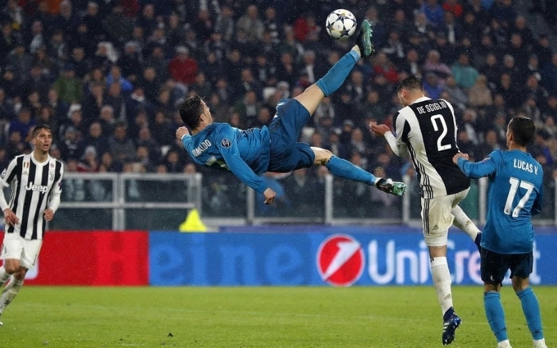 Kỹ thuật vô lê là gì? Sở hữu bí quyết làm nên bàn thắng để đời