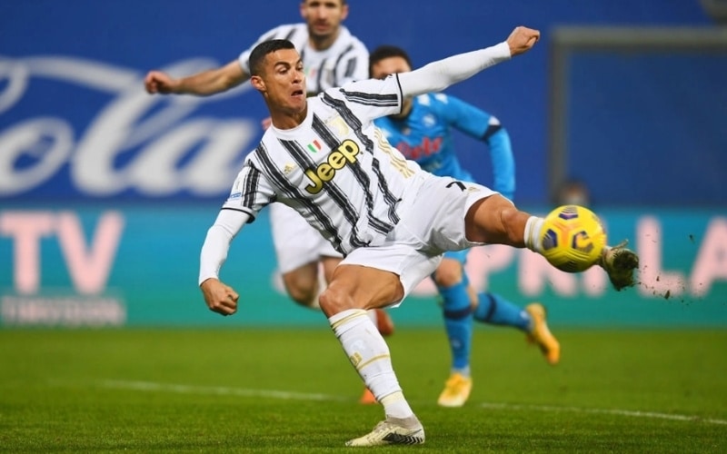 Kỹ thuật vô lê là gì? Sở hữu bí quyết làm nên bàn thắng để đời